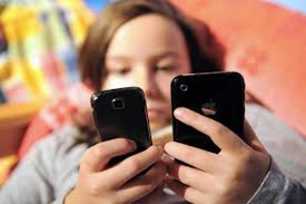 CUANDO EL USO DE LAS NUEVAS TECNOLOGÍAS SE CONVIERTE EN UN PROBLEMA -INFANCIA Y ADOLESCENCIA